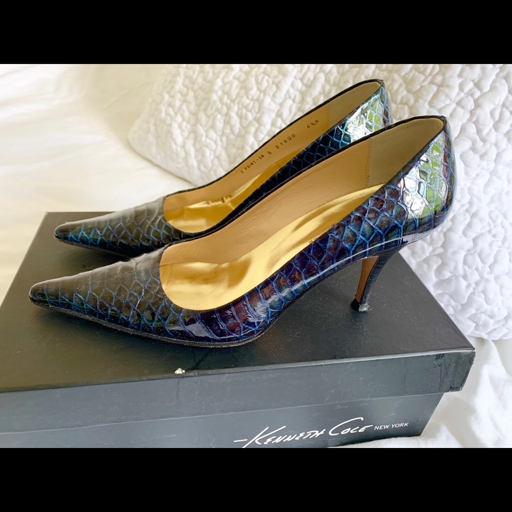 Kenneth Cole New York Blue snake skin pumps sz 6.5